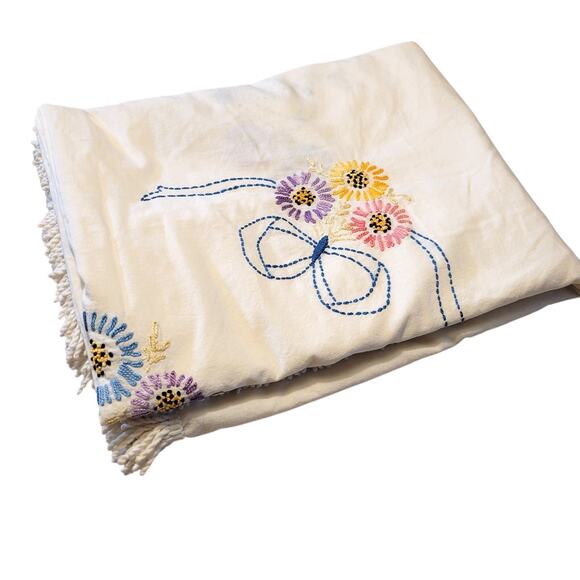 Vintage Handmade Bedspread Embroidered Floral 72x80 Fringe Edges - Picture 9 of 15